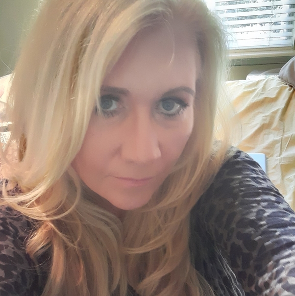 Meet your Posher, Kelly - Picture 2 of 2